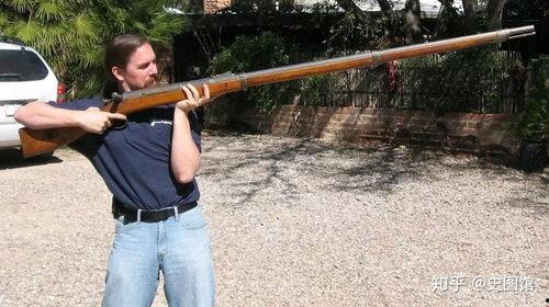 老头抬枪视频欧美,一场关于勇气与责任的视觉冲击