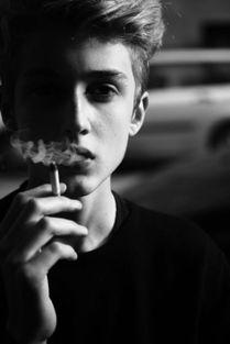 欧美帅哥拉琴视频,帅哥拉琴视频引网友热议