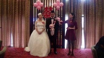 欧美婚礼女主持人视频,浪漫仪式中的魅力演绎