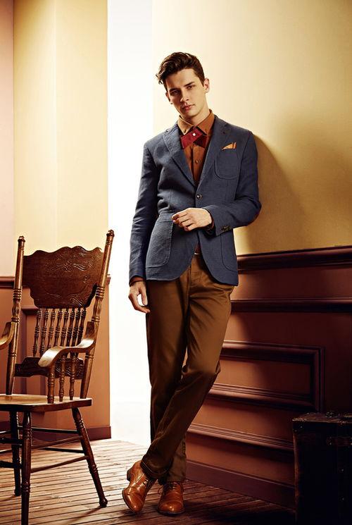 欧美帅哥穿西装视频,魅力四溢的时尚演绎